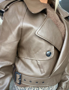 SHORT PU TRENCHCOAT BROWN