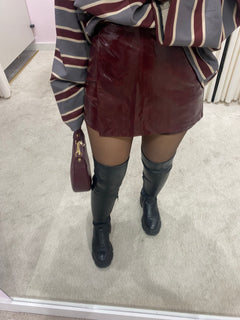 JESSY PU LAK SKORT BORDEAUX