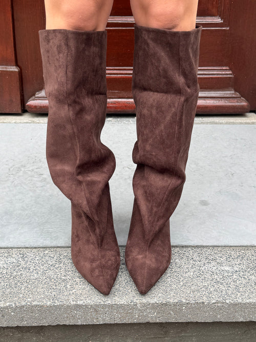 VERA BOOTS BROWN