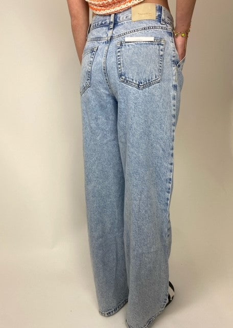 ULTRA WIDE LEG JEANS