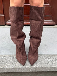 VERA BOOTS BROWN