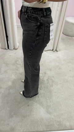 WIDE DARK GREY JEANS