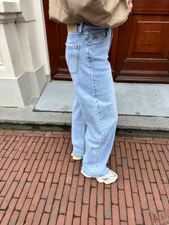 LOTTIE BARREL JEANS LIGHT BLUE